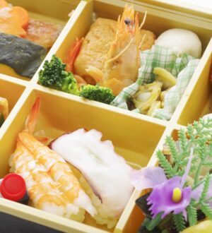 家族葬で食事は必要？｜小さな自宅葬・家族で「つくる」お葬式 おくり火