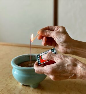 逮夜（たいや）とは？通夜との違いと仏教儀礼での意味をやさしく解説｜小さな自宅葬・家族で「つくる」お葬式 おくり火