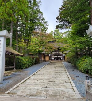 真言宗とは？葬儀の特徴と作法をやさしく解説｜小さな自宅葬・家族で「つくる」お葬式 おくり火