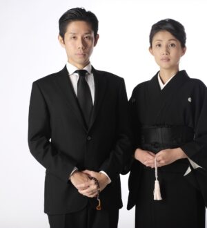 葬儀の服装・持ち物・髪型・メイクの基本｜小さな自宅葬・家族で「つくる」お葬式 おくり火